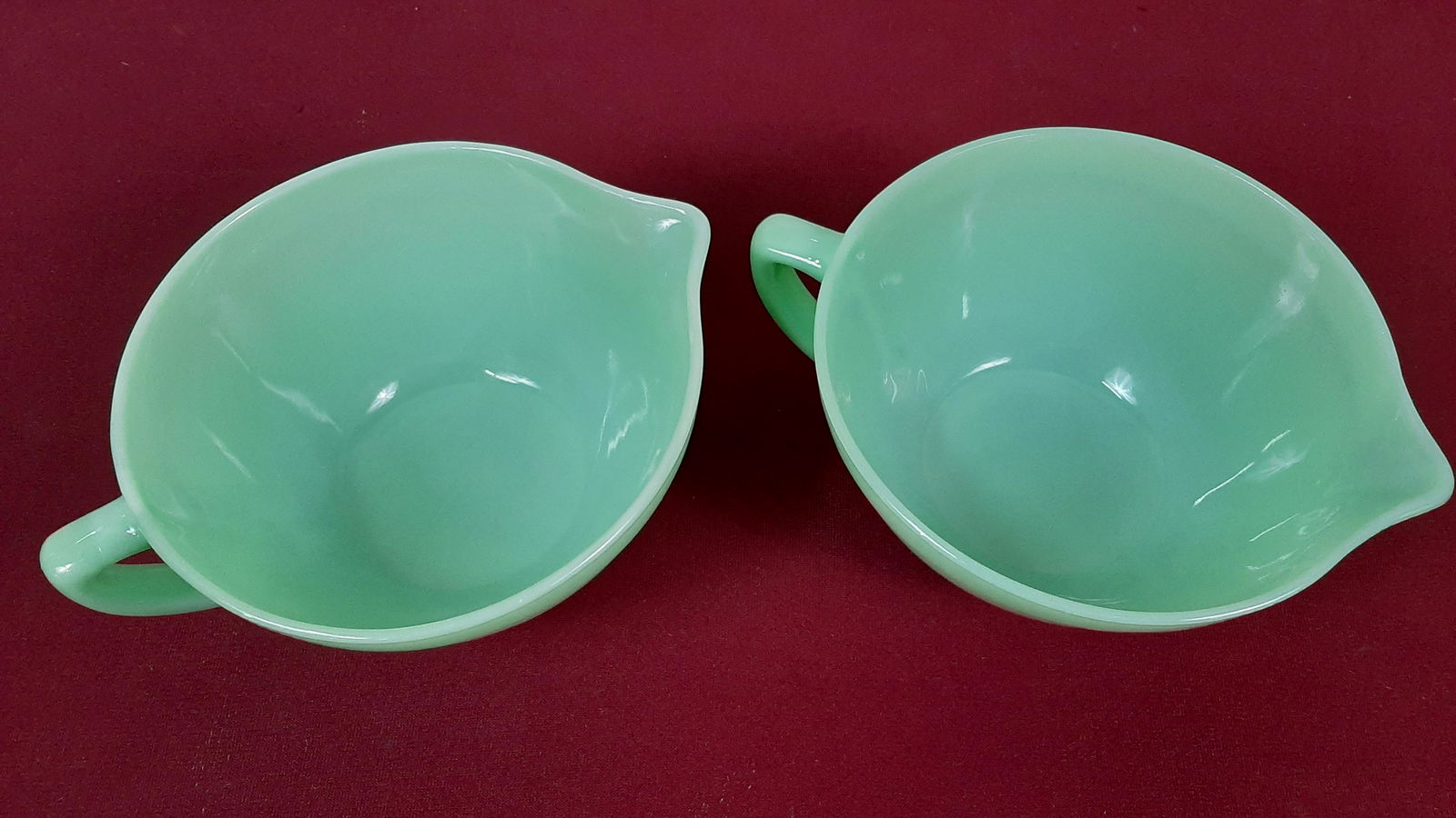 Pr Fire-King Ovenware Mixing Bowls (1 of 2)