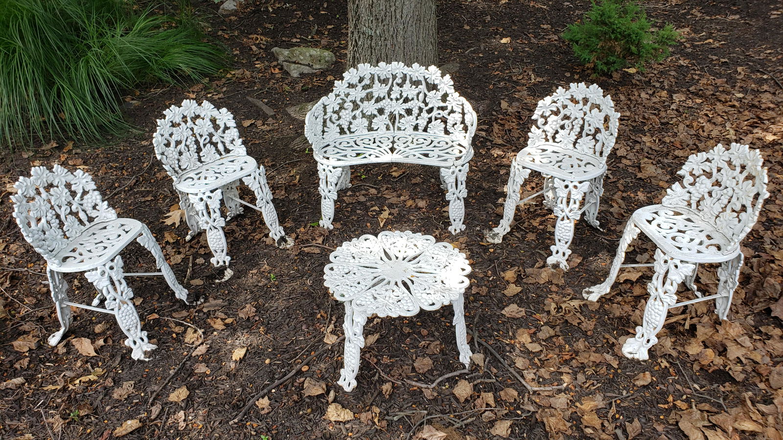 Grape Patterned Cast Iron Outdoor Furniture (1 of 4)