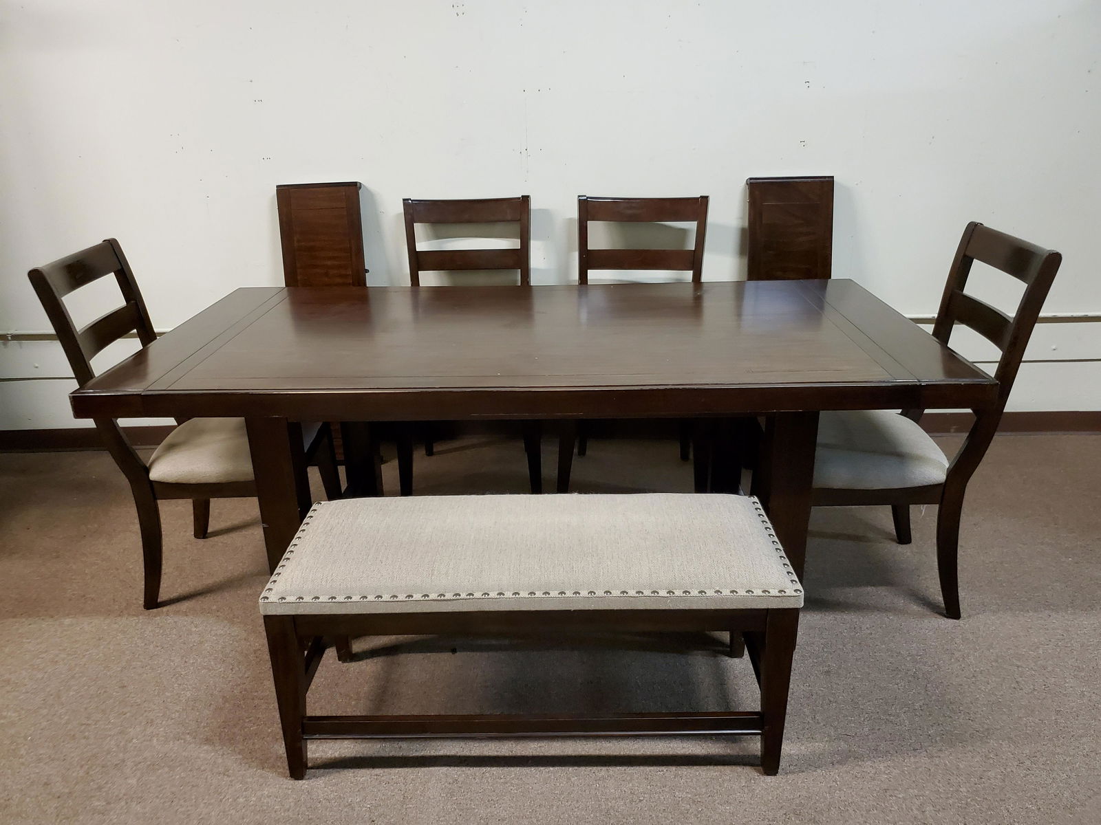 8 Pc Dining Suite (1 of 5)
