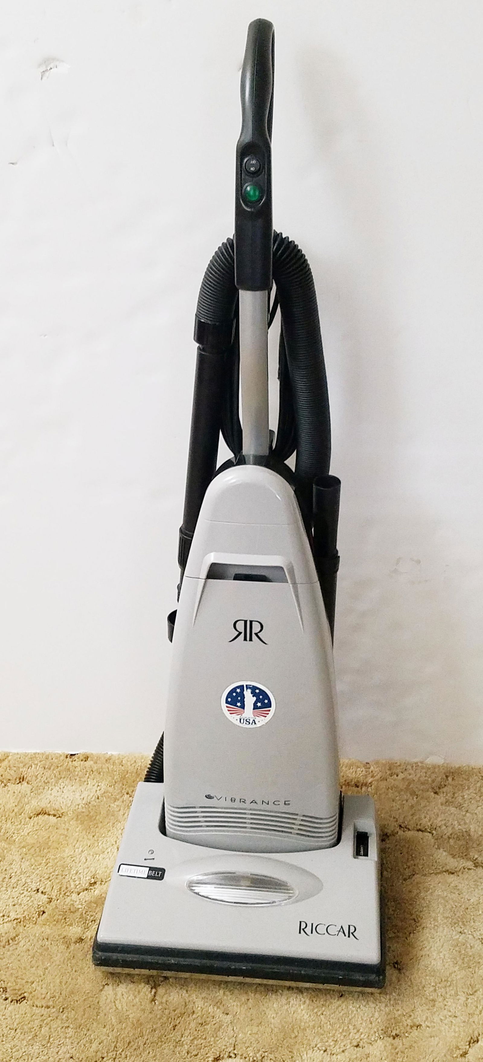 Riccar Vacuum Cleaner (1 of 2)
