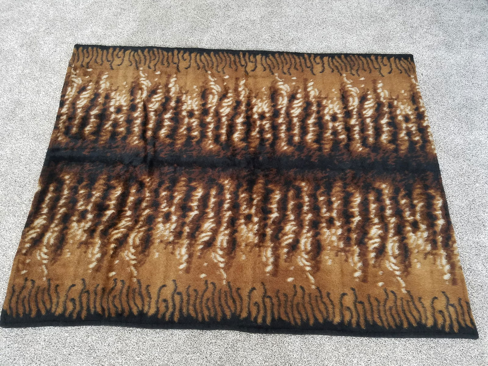 Antique Buggy Blanket (1 of 2)