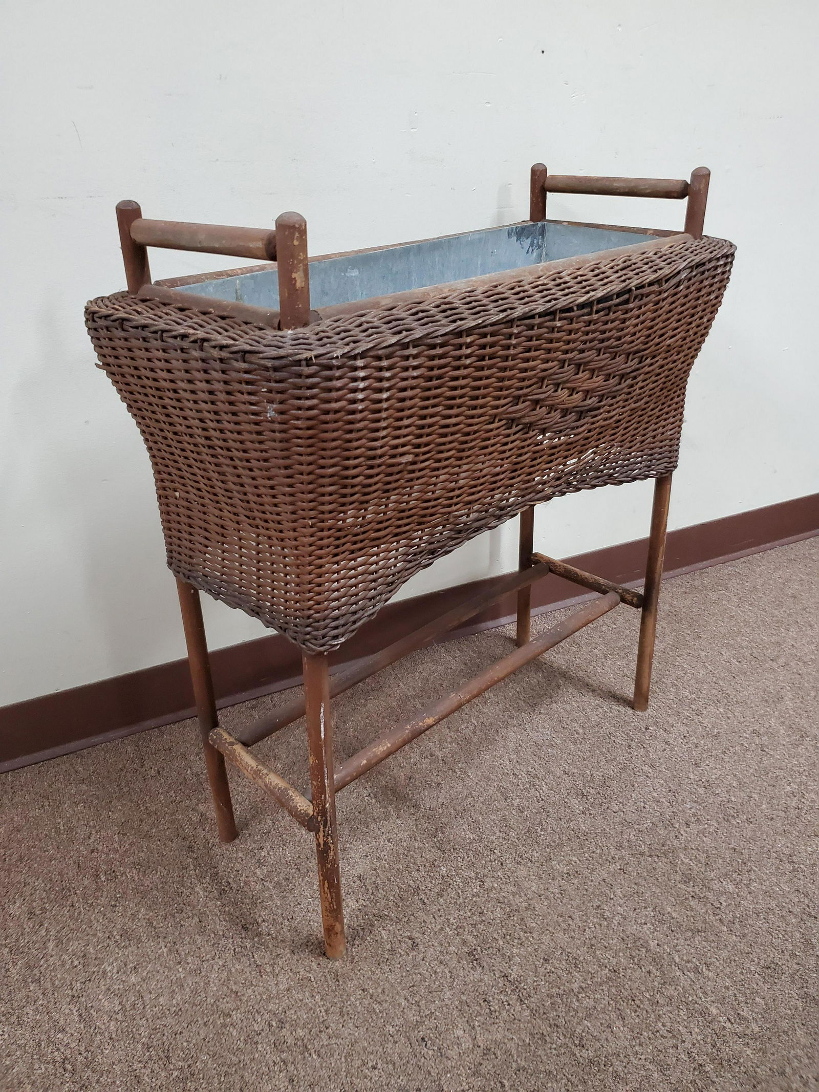 Wicker Planter (1 of 2)