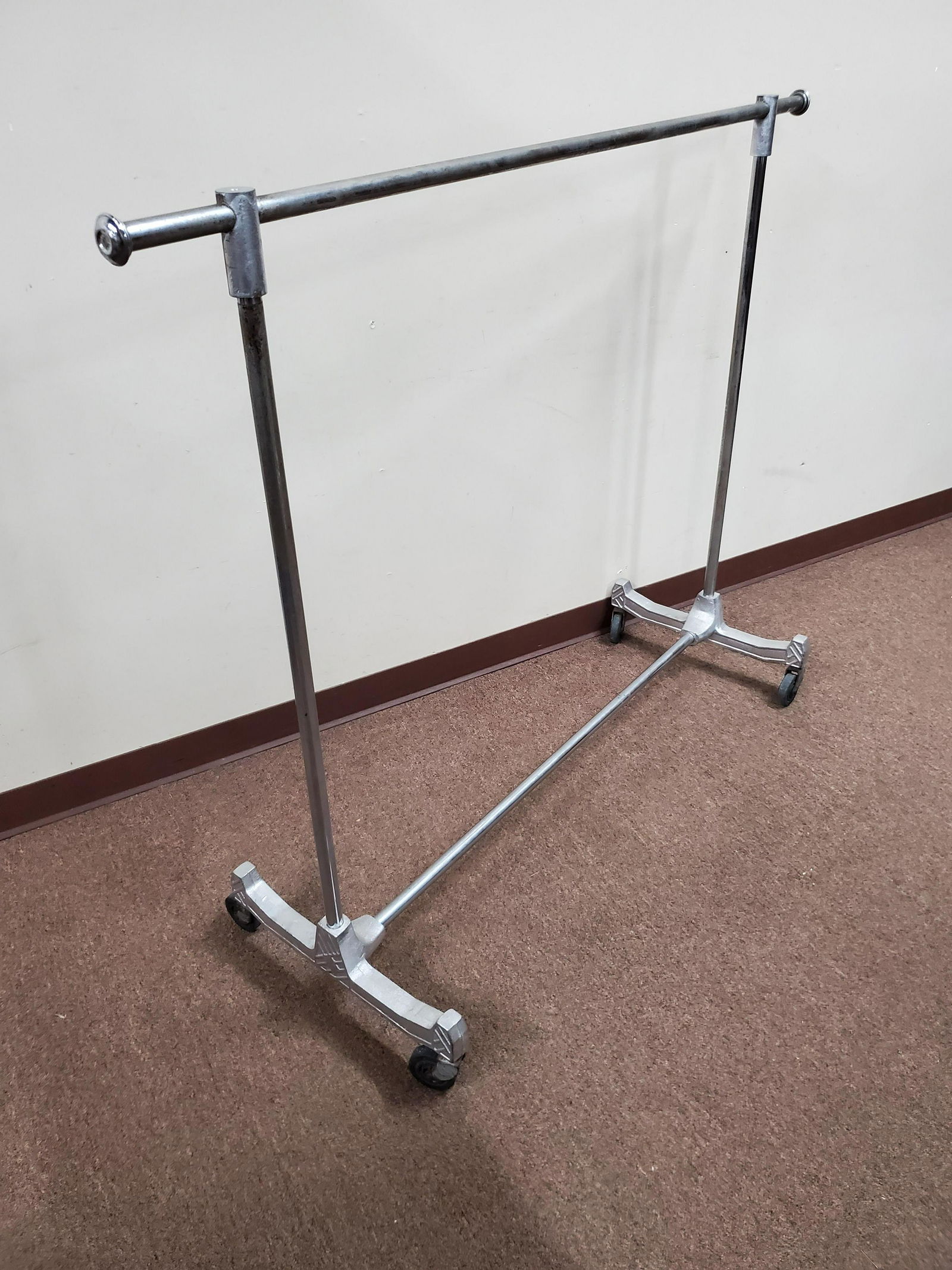 Metal Rolling Rack (1 of 2)