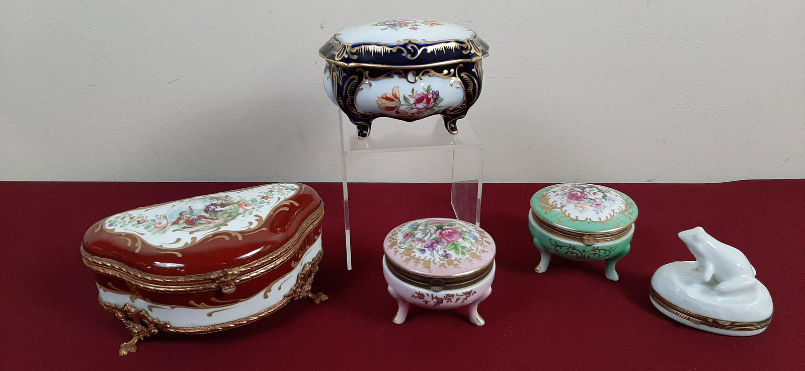 5 Porcelain Dresser Boxes incl. Limoges (1 of 6)