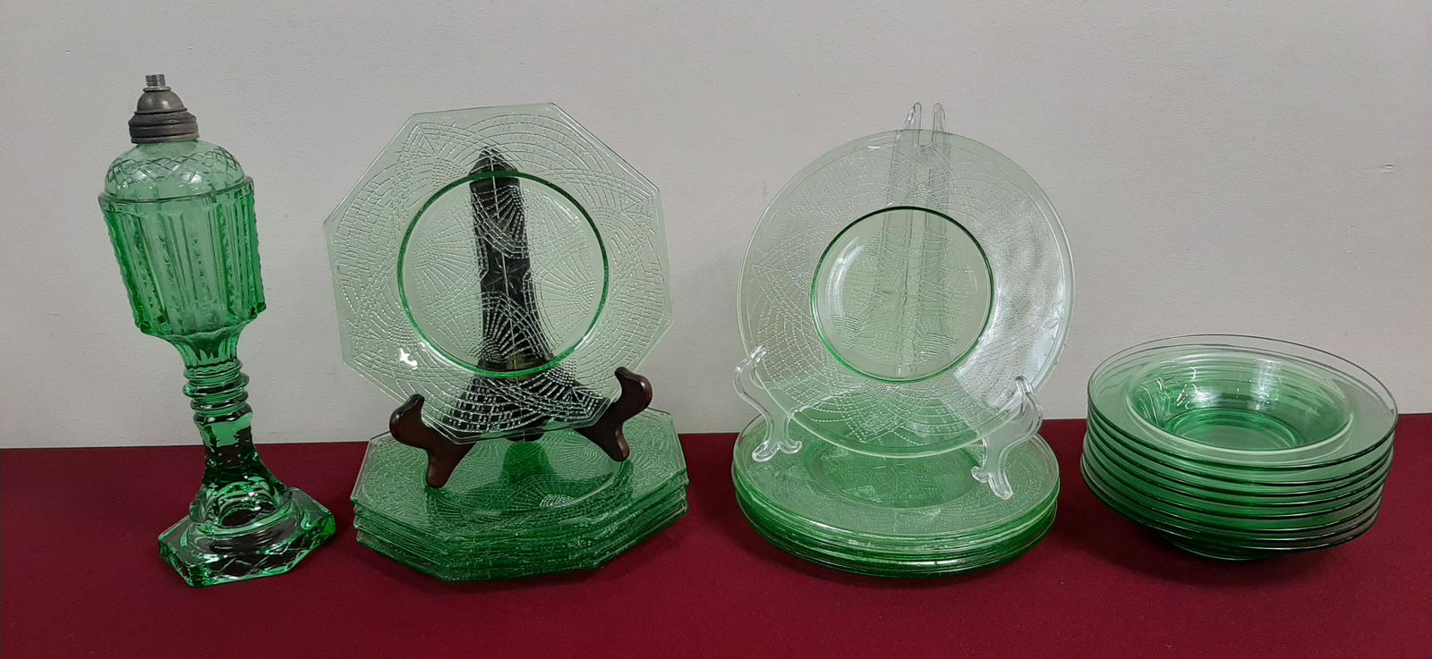 20 Pcs Depression Glass incl Oil Lamp (1 of 1)