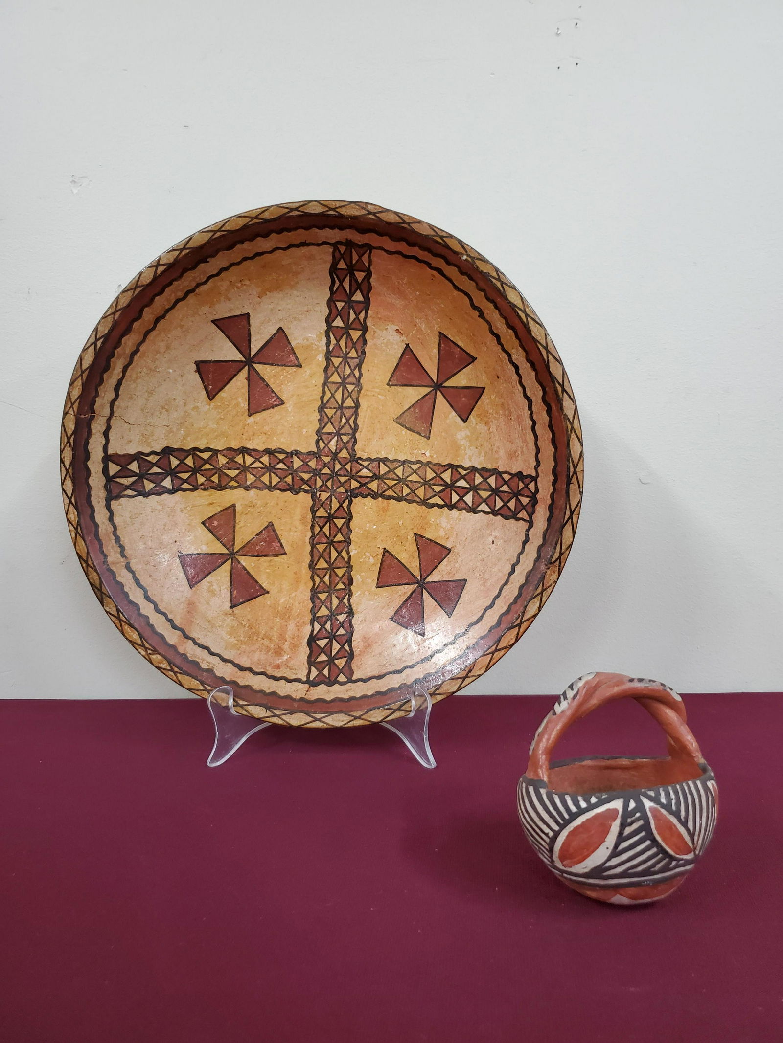 2 Pcs Vintage Native American Pottery (1 of 3)