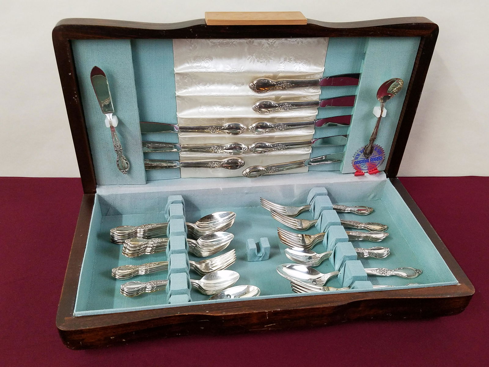 53 Pc WM Rogers & Sons Silverplate Flatware Set (1 of 7)