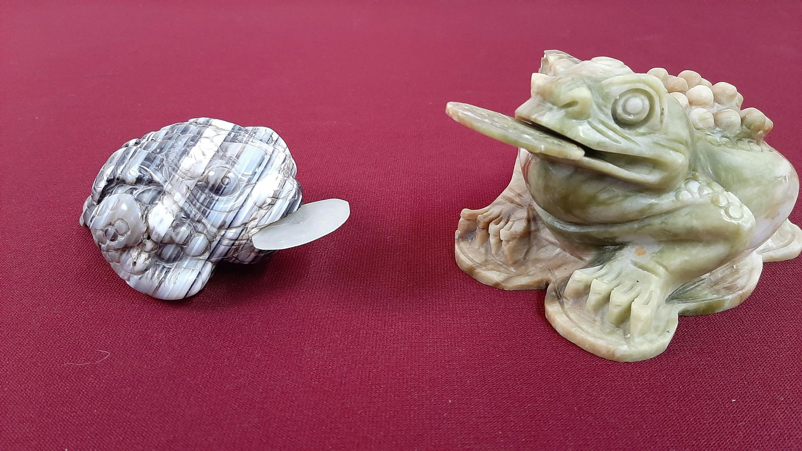 2 Hardstone Fortune Frogs (1 of 10)