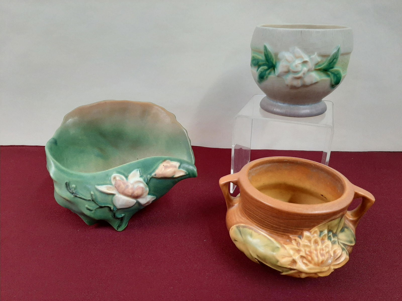 3 Pcs Roseville incl Magnolia Conch Shell (1 of 4)