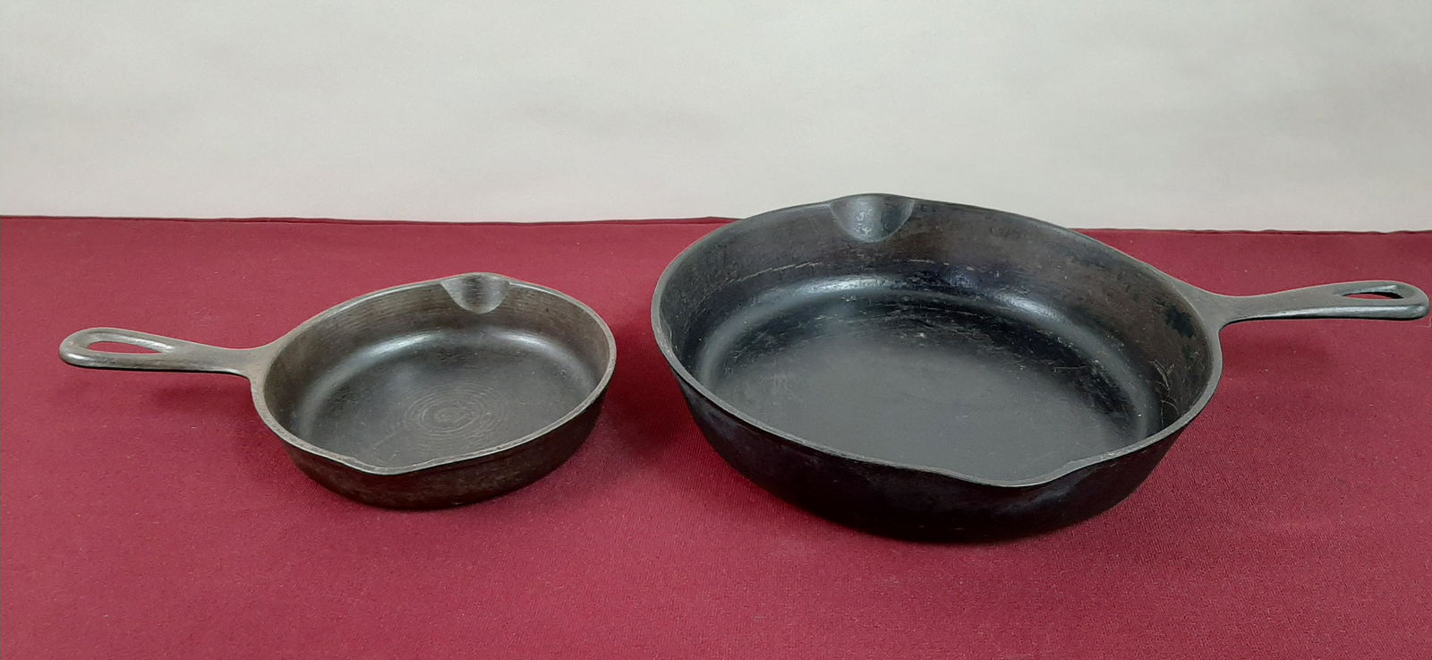 2 Wagner Cast Iron Pans (1 of 3)