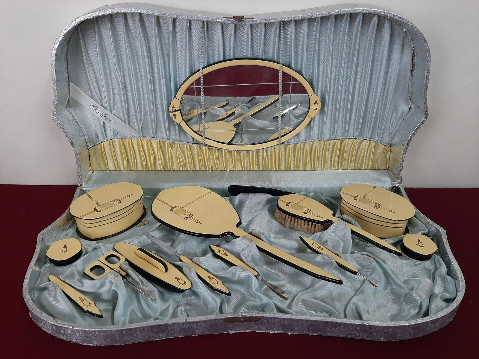 14 Pc Pereline Dresser Set (1 of 3)
