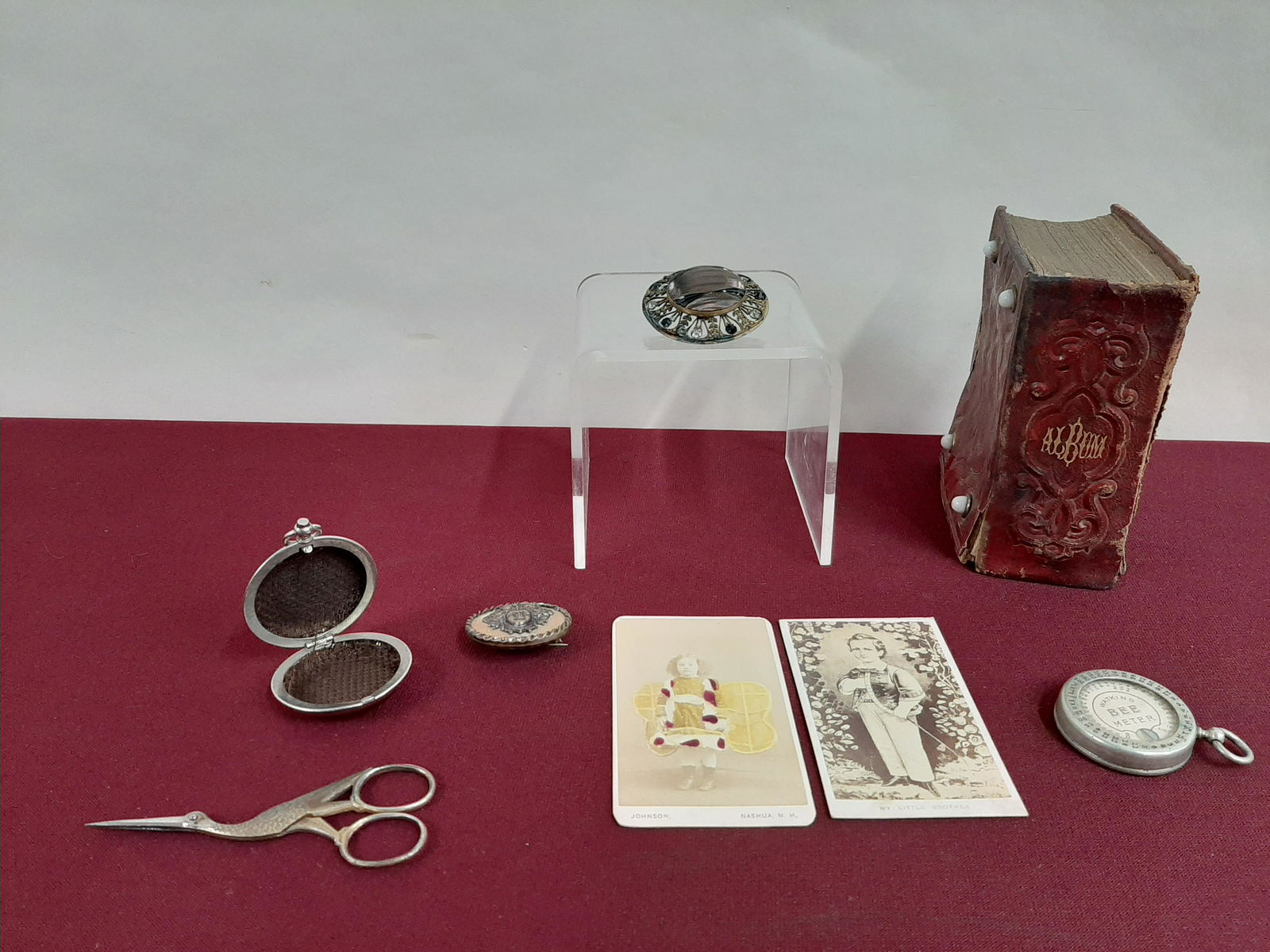 8 Pcs incl. Sewing, Bee Meter, and Locket (1 of 7)