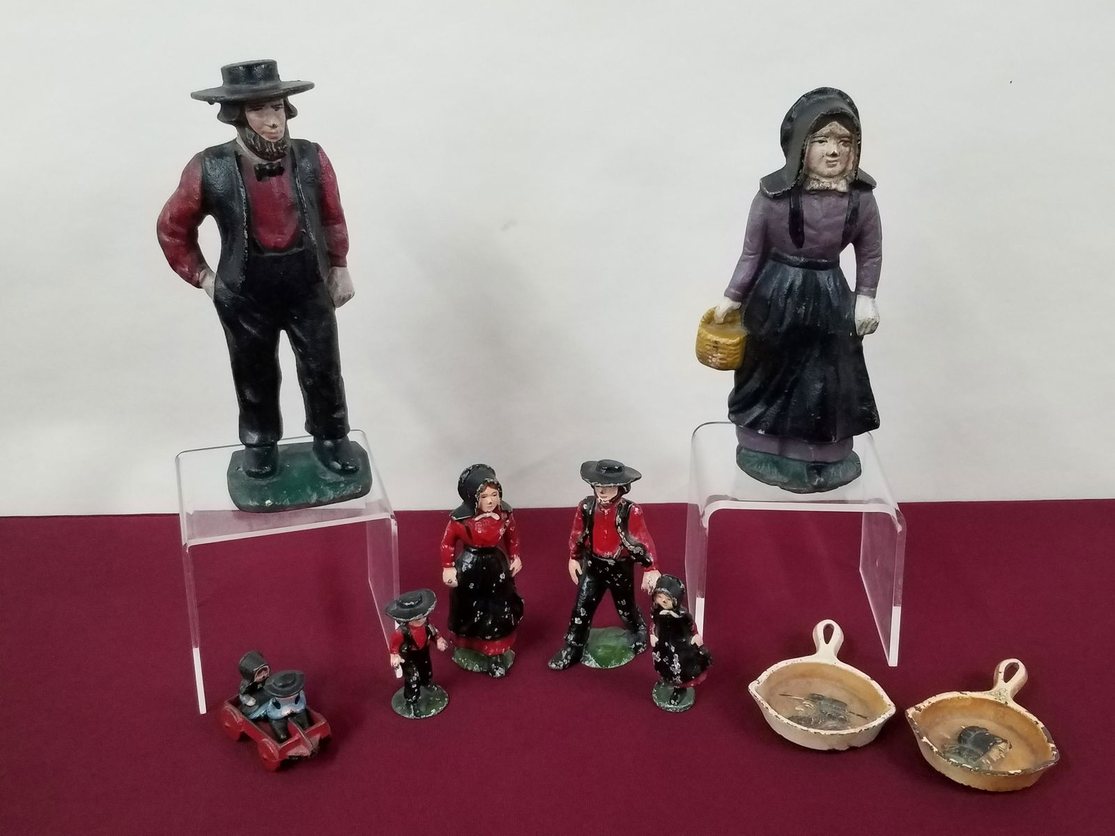 9 Cast Iron Amish Figures and Miniature Skillets (1 of 3)