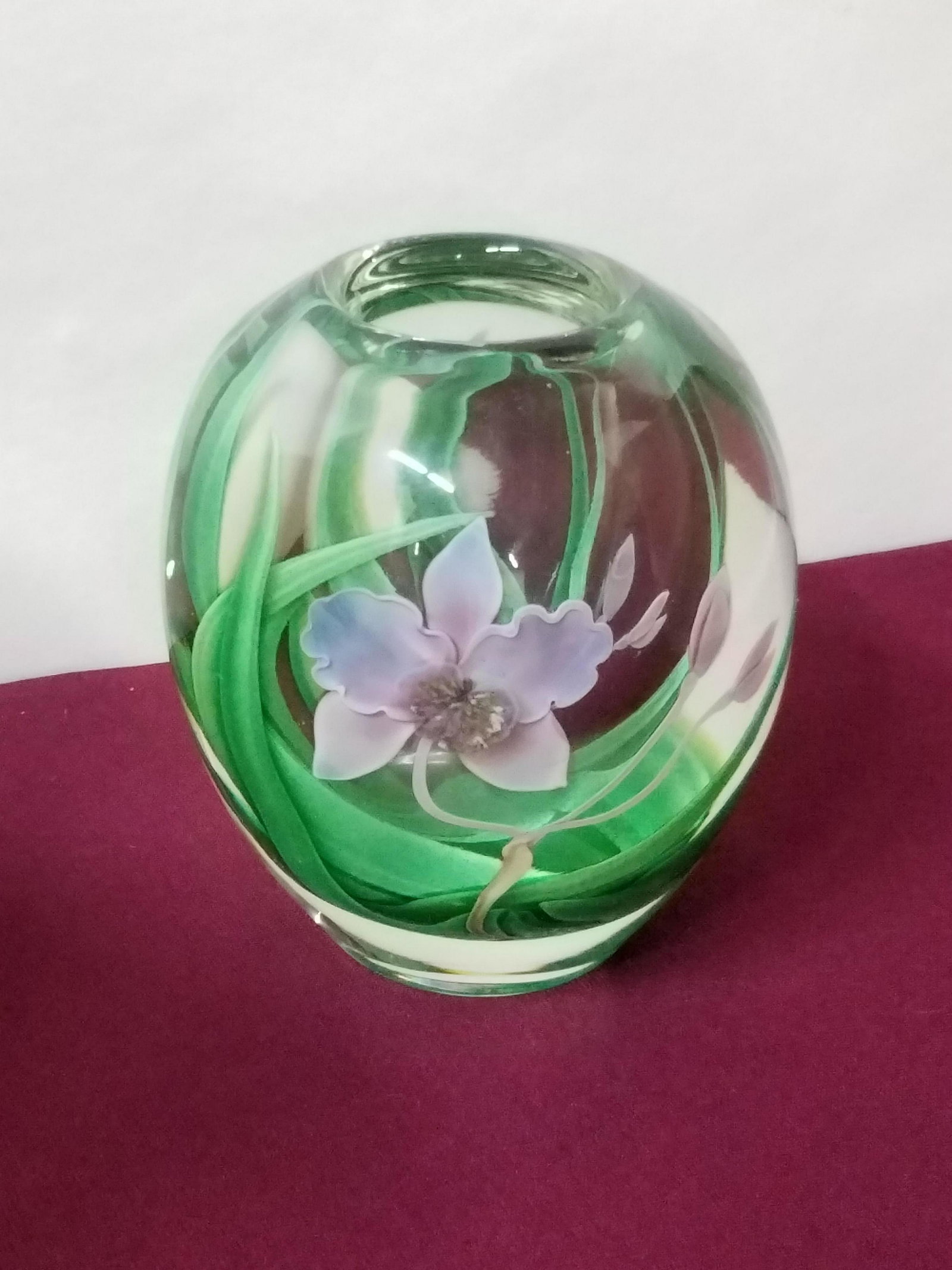 Orient and Flume Art Glass Vase: 5" diameter x 5-1/2" high. IMPORTANT: Before bidding, please read the terms and conditions below. When you registered for the auction you agreed to these terms and will be required to comply with them