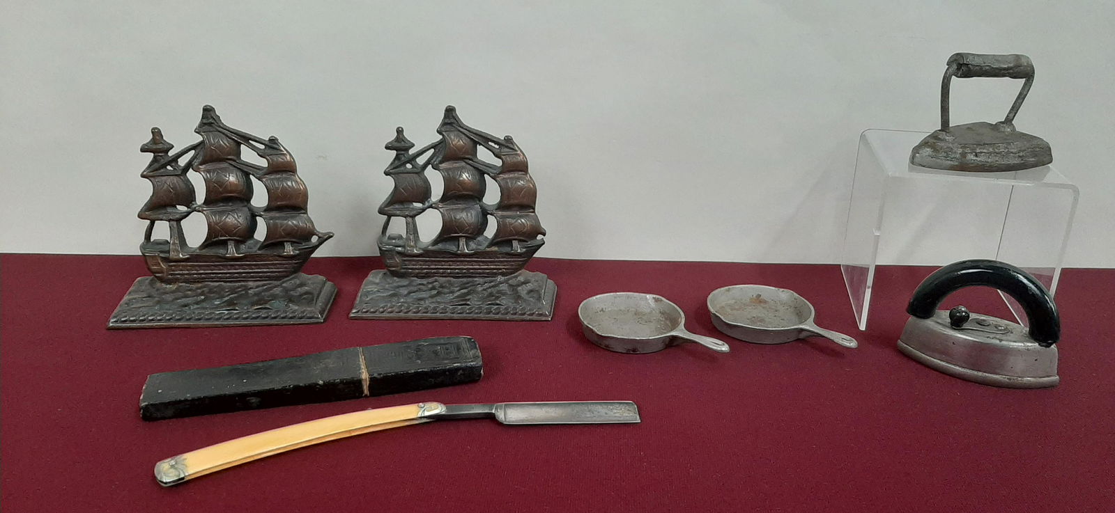 6 Pcs incl. Miniature Irons, Dallastown PA Skillets (1 of 7)