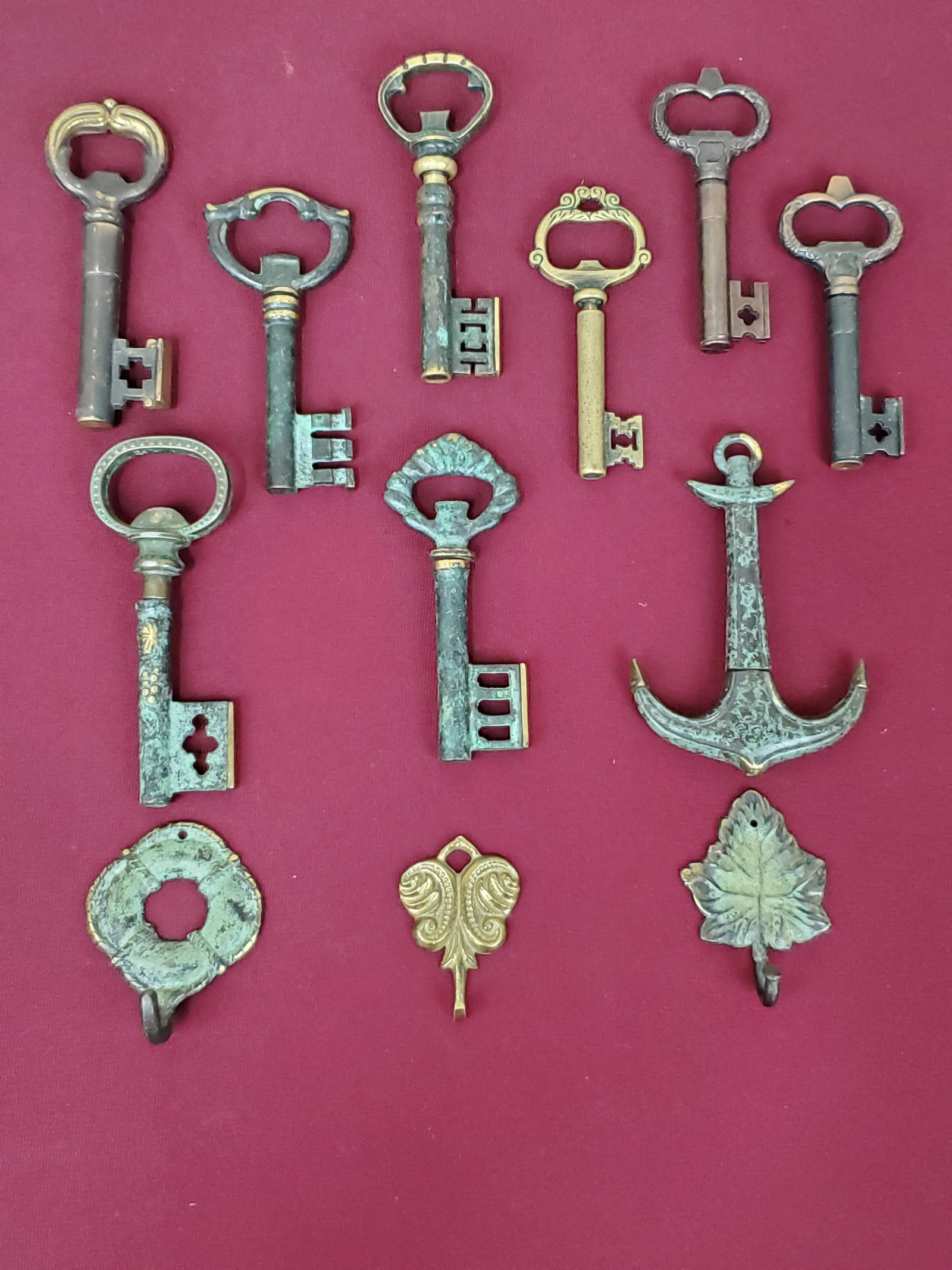 12 Cork Screws And Hooks: 2: to 4-3/4" long. IMPORTANT: Before bidding, please read the terms and conditions below. When you registered for the auction you agreed to these terms and will be required to comply with them.