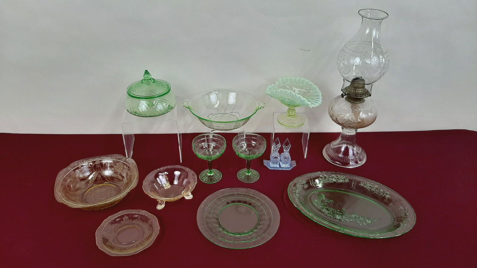 12 Pcs Glassware incl. Green Depression (1 of 4)