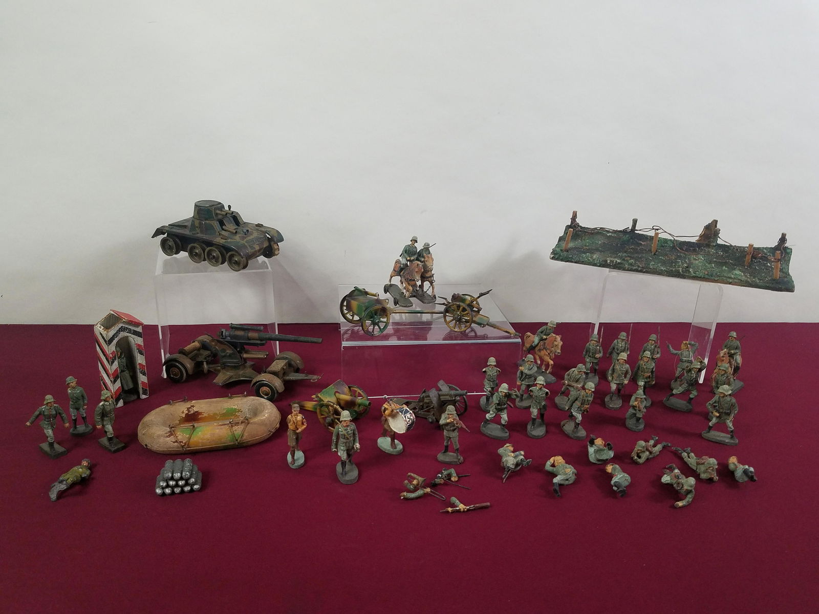 52 Pcs Soldiers, Military Vehicles and Diorama (1 of 19)