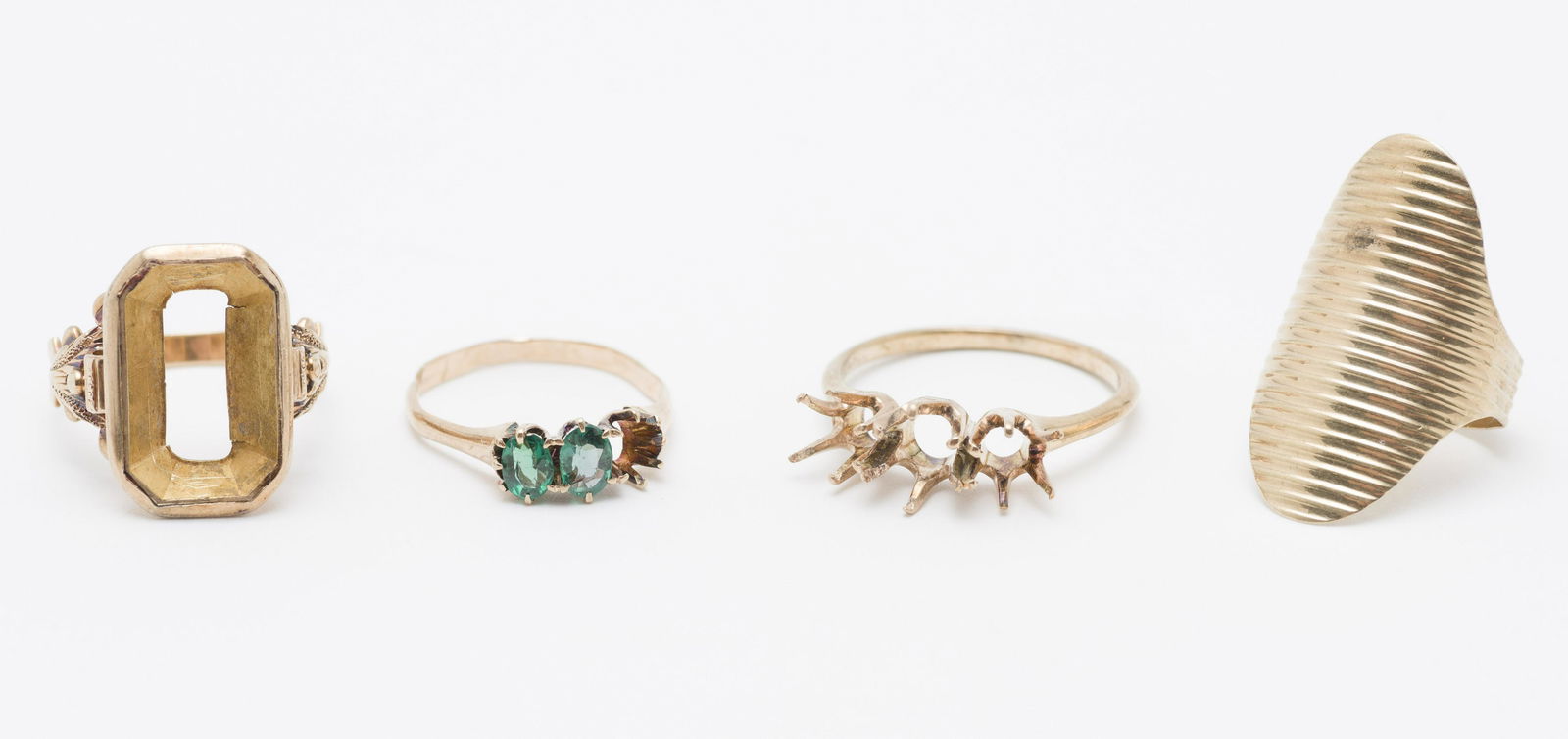 4 Antique Gold Rings (1 of 12)