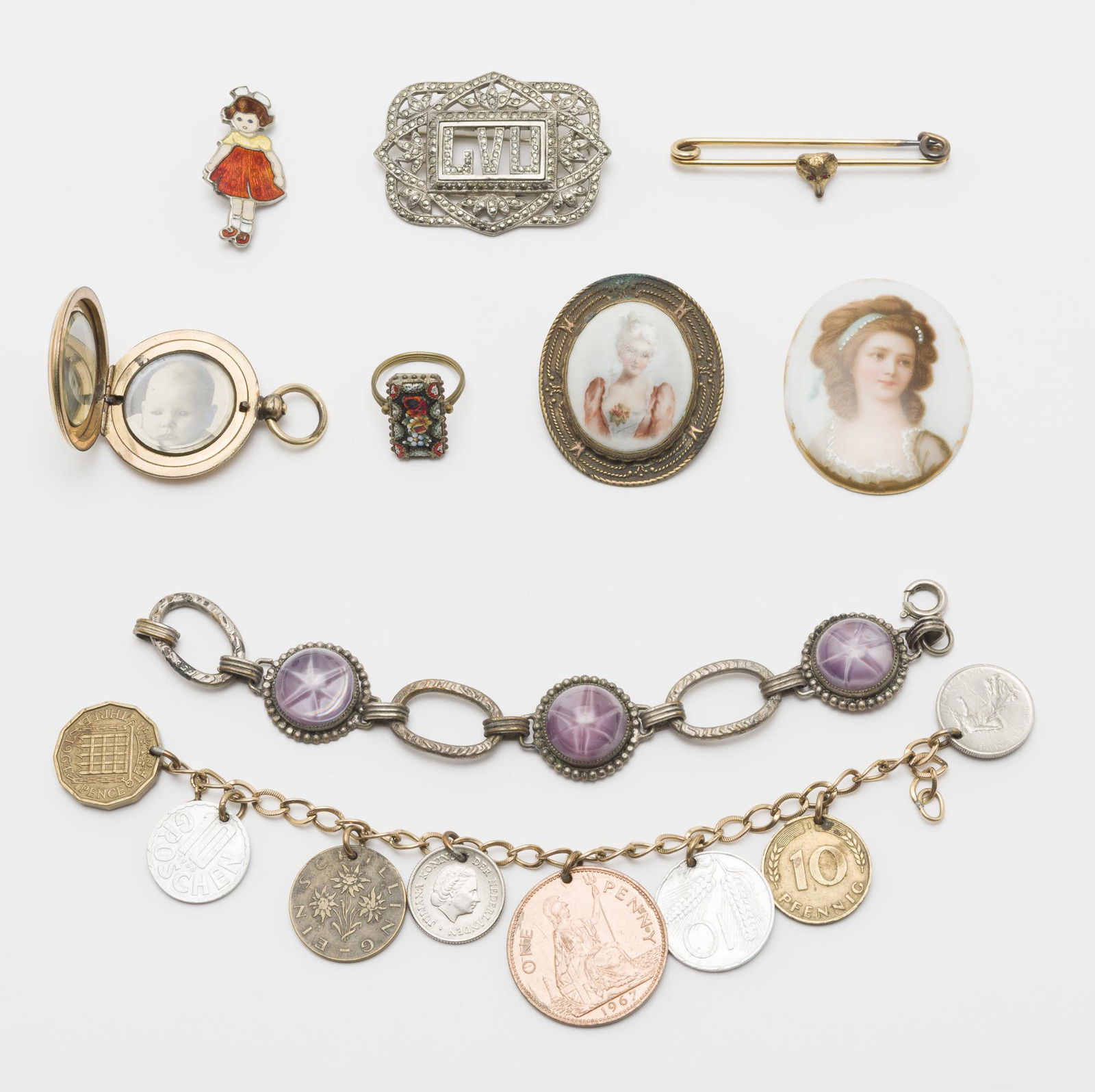 8 Pcs Vintage Jewelry (1 of 5)