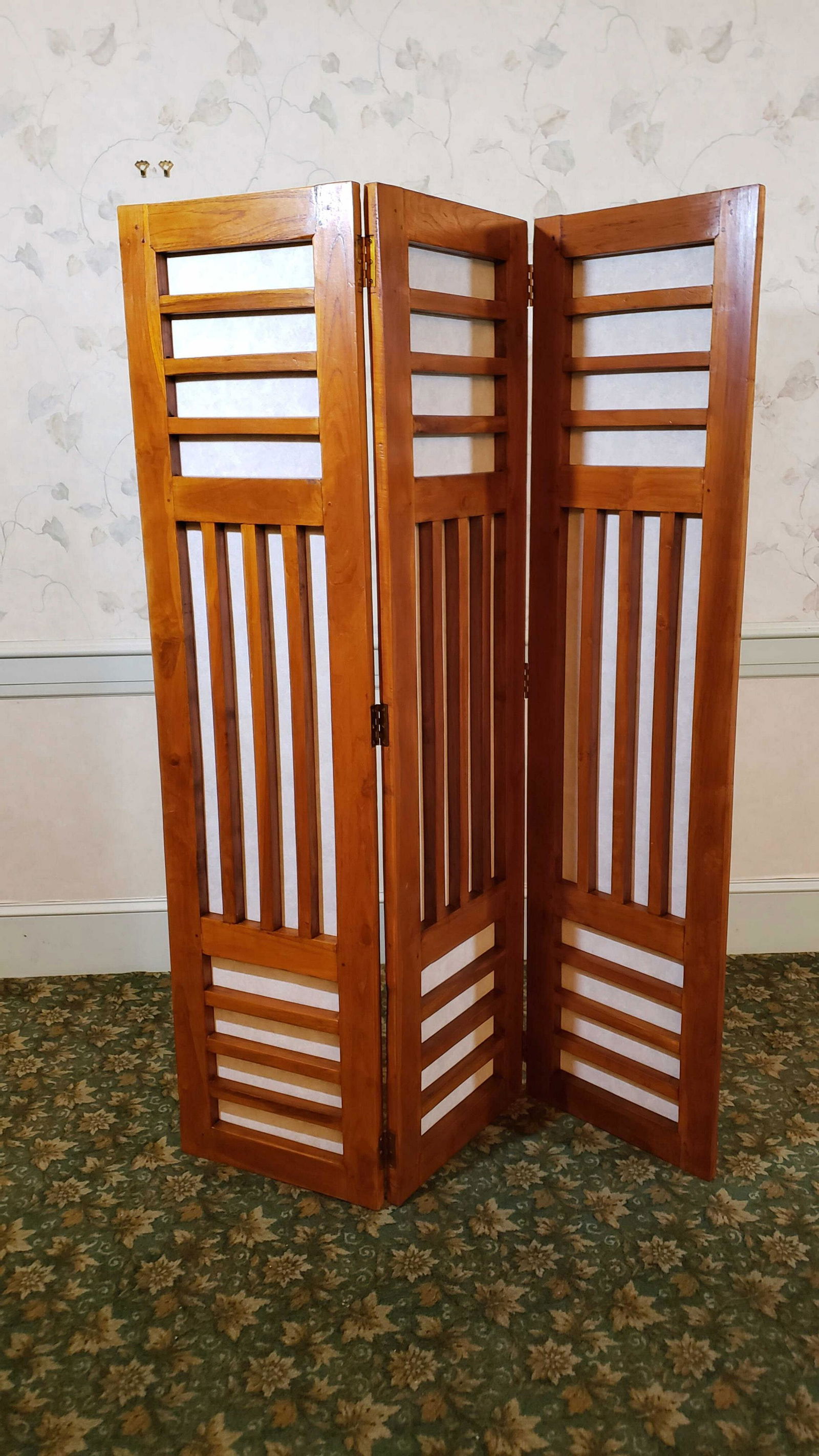 3 Section Wood Room Screen (1 of 2)