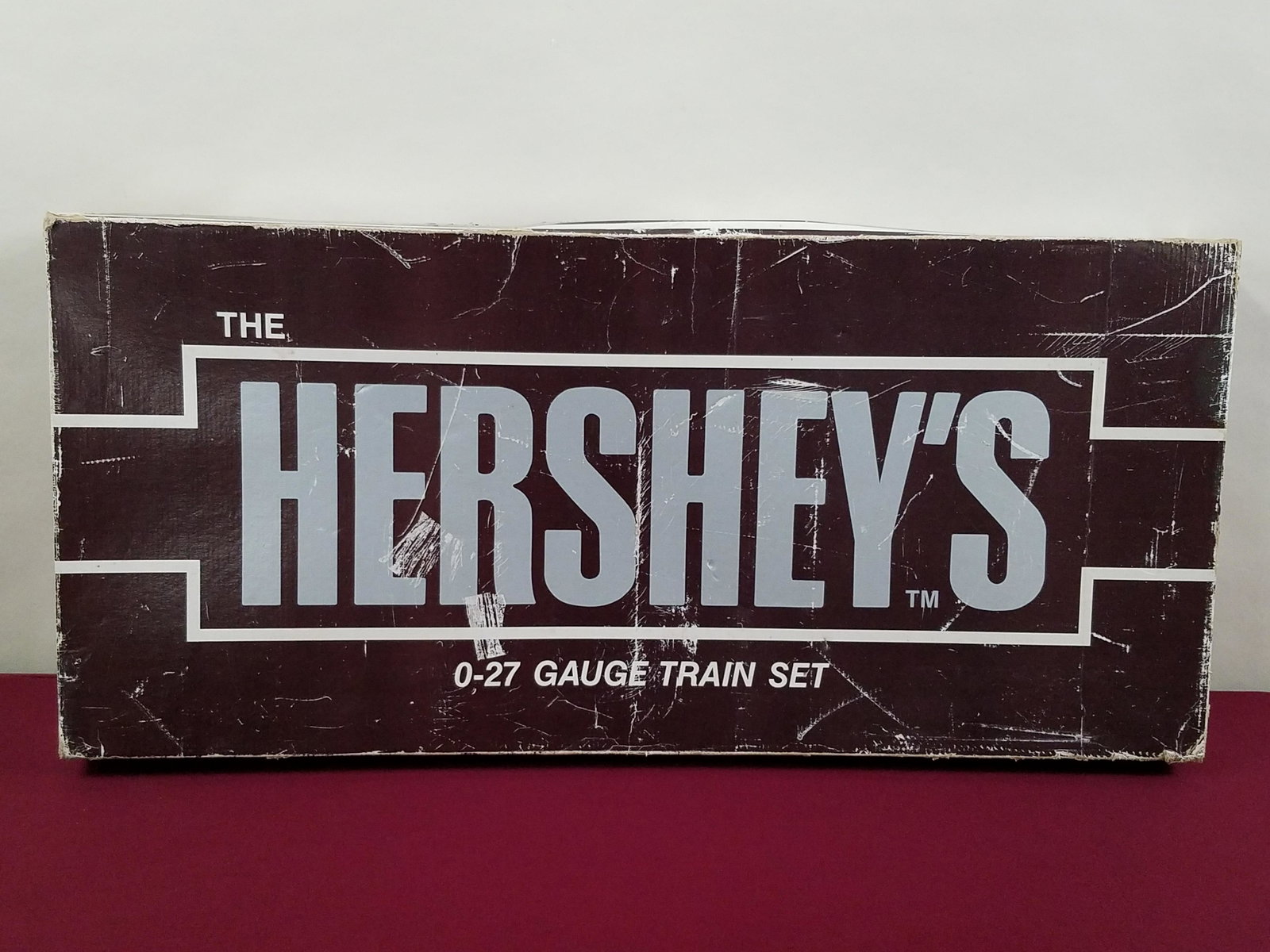 The Hershey 0-27 Gauge Train Set: Includes diesel Hershey bar engine. Also includes Goodbar, Hershey syrup, Reese's, Krackel and Hershey Kiss cars. Original box with wear. IMPORTANT: Before bidding, please read the terms and condition