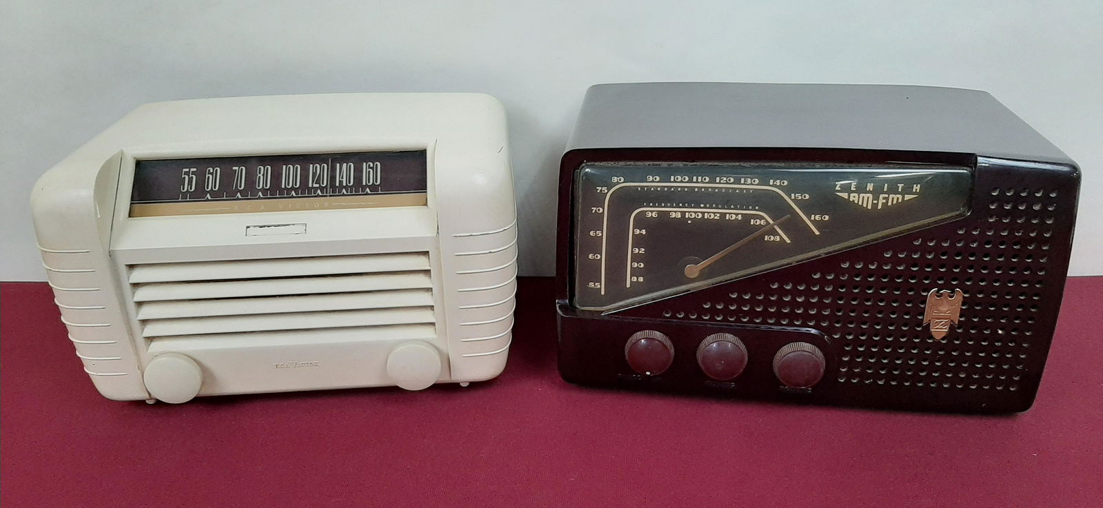 2 Antique Radios (1 of 9)