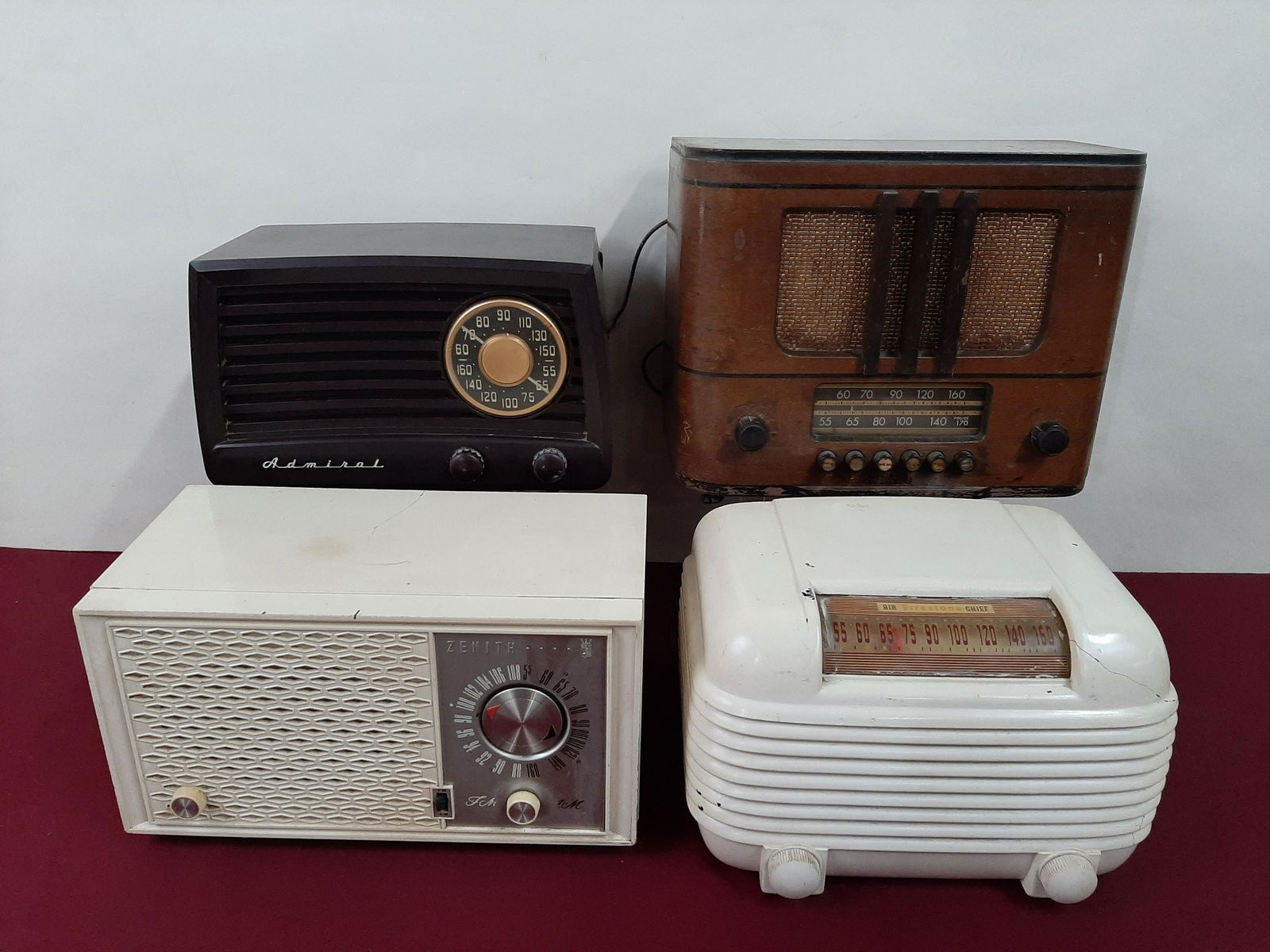 4 Antique Radios (1 of 13)