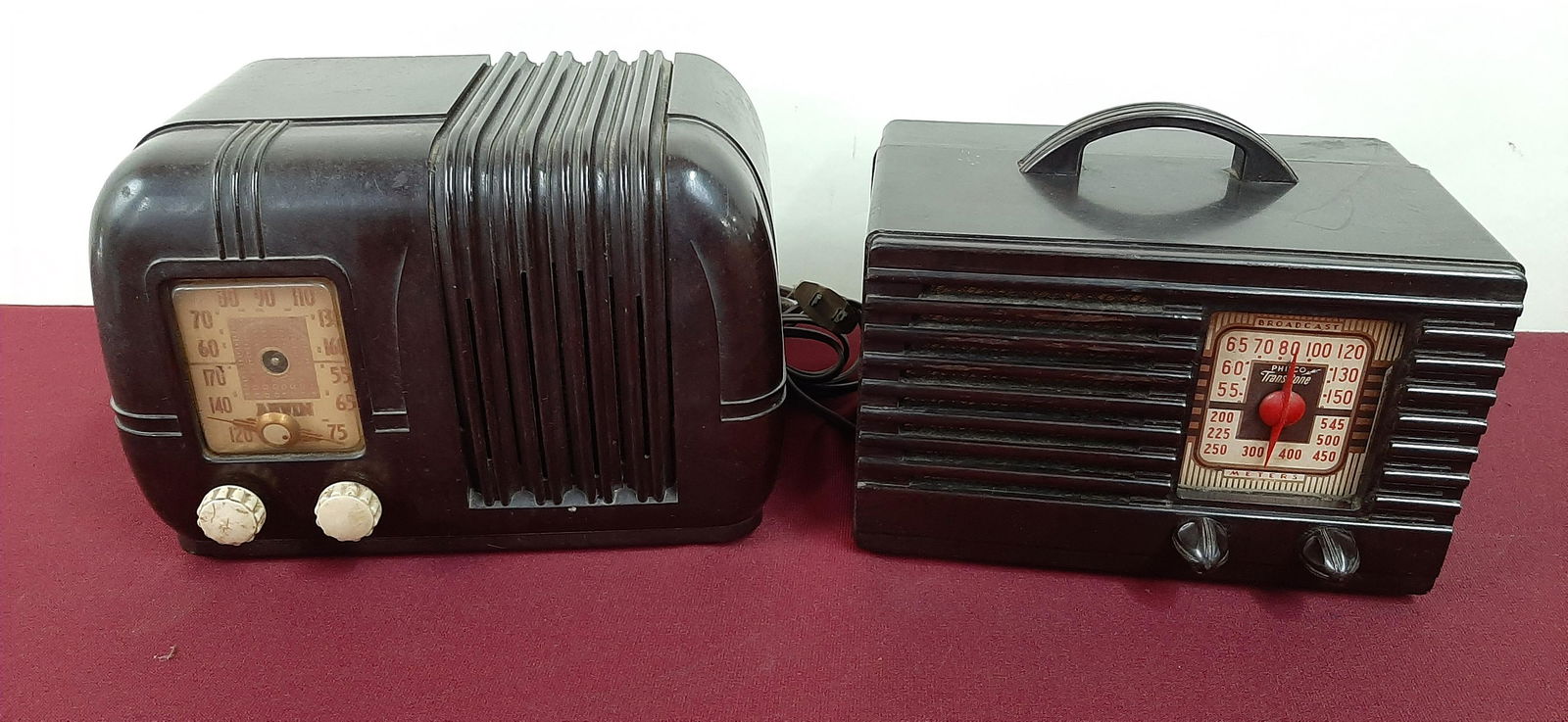 2 Antique Radios (1 of 8)