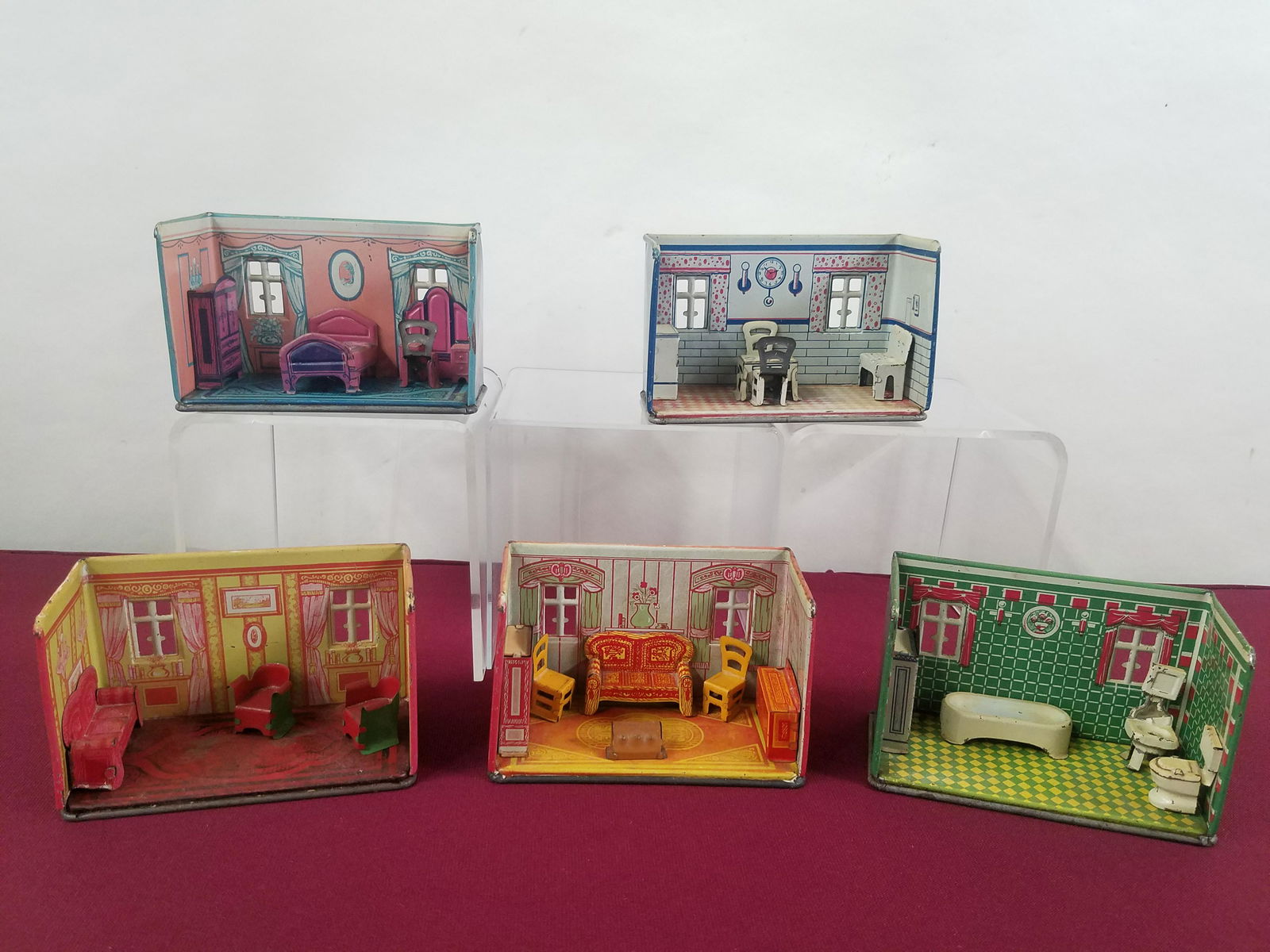 5 Small Newlywed Rooms with Accessories (1 of 6)