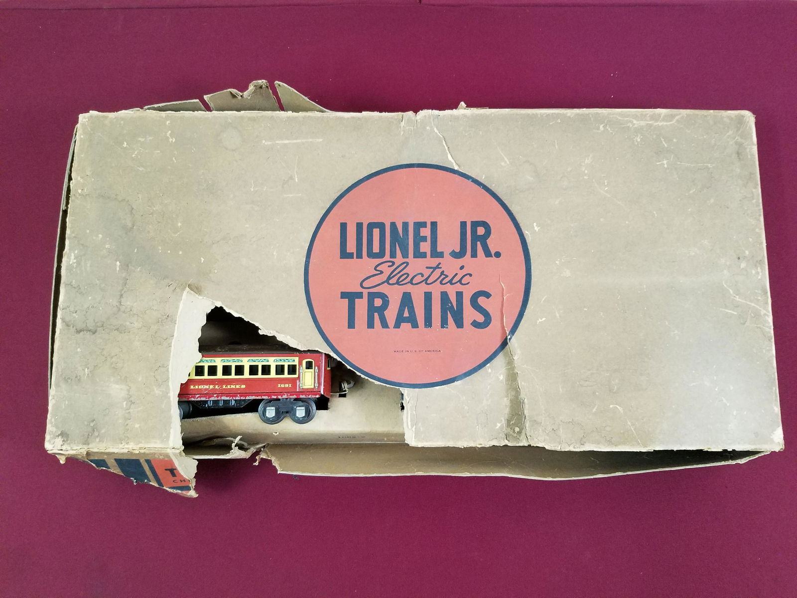 Lionel Jr. 1064E Passenger Train Set (1 of 8)