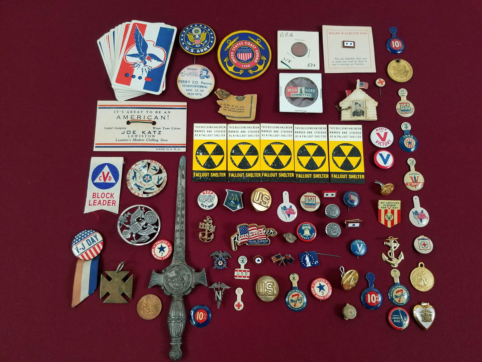 Approx. 80 Pcs WWII & Insignia (1 of 11)