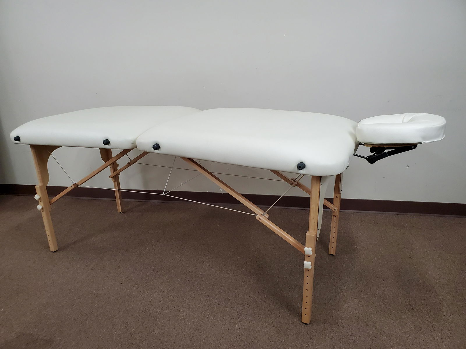 Touch America Massage Table (1 of 4)