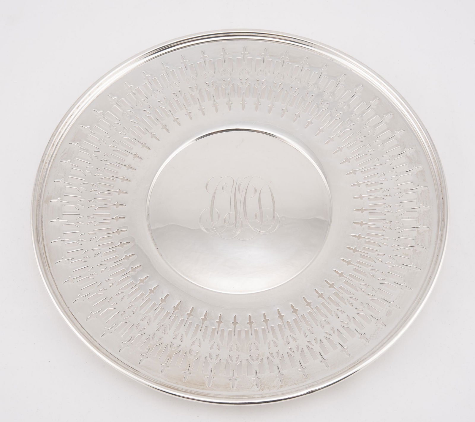 Wm. B. Durgin Round Sterling Pastry Plate (1 of 3)