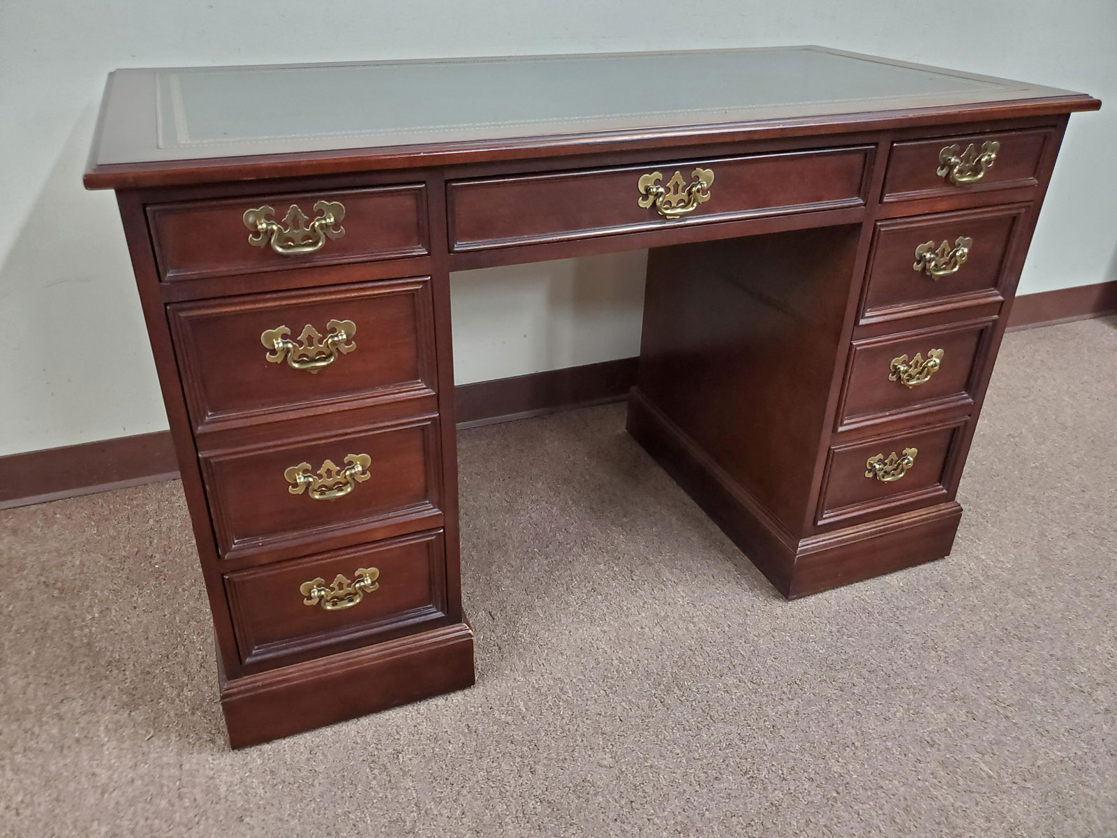 Sligh Leather Top Desk (1 of 4)