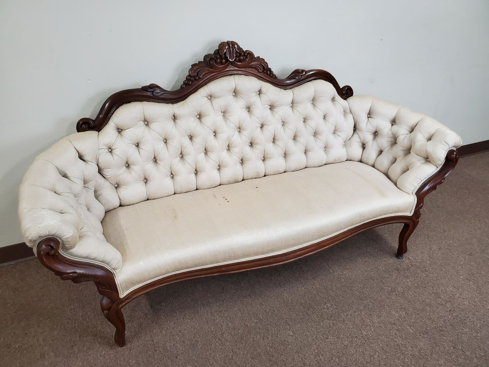 Victorian Tufted Settee (1 of 7)