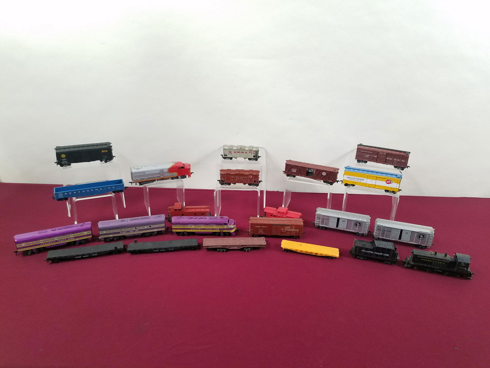 22 Train Cars incl Pennsylvanian: Includes Varney Manufacturing. Most trains unmarked. O scale. 5" to 7-1/2" long. IMPORTANT: Before bidding, please read the terms and conditions below. When you registered for the auction you agreed t