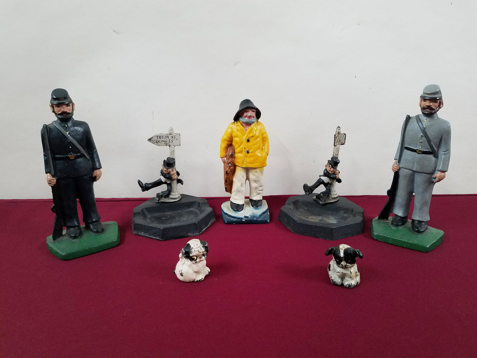 7 Cast Iron Dogs Figures and Ashtrays (1 of 4)