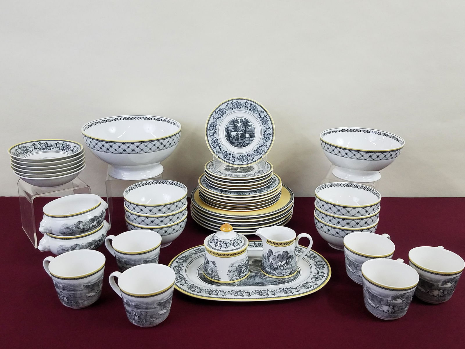 43 Pcs Villeroy & Boch Dinnerware (1 of 5)