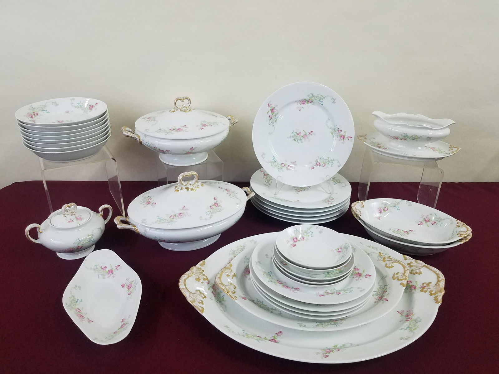 32 Pcs Limoges Dinnerware (1 of 4)