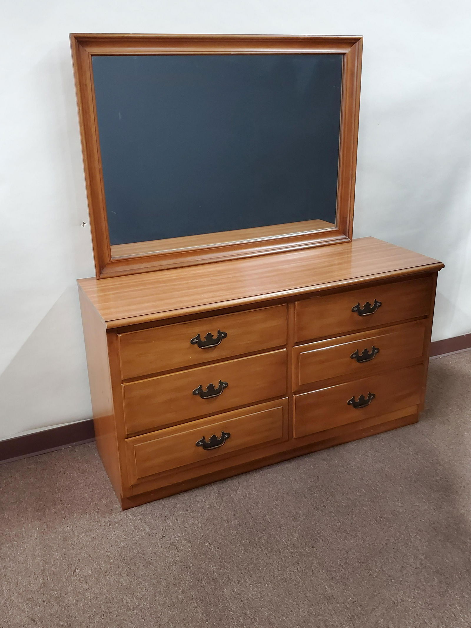 Thomasville Dresser With Mirror (1 of 2)