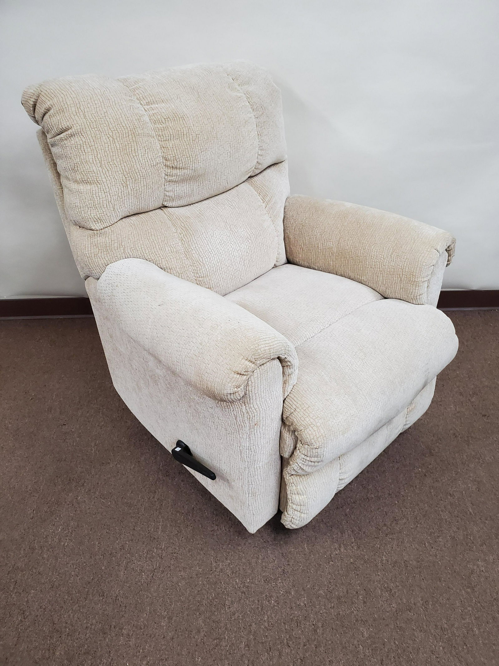 Cream Recliner: 36" wide X 36" deep X 41" high. IMPORTANT: Before bidding, please read the terms and conditions below. When you registered for the auction you agreed to these terms and will be required to comply with