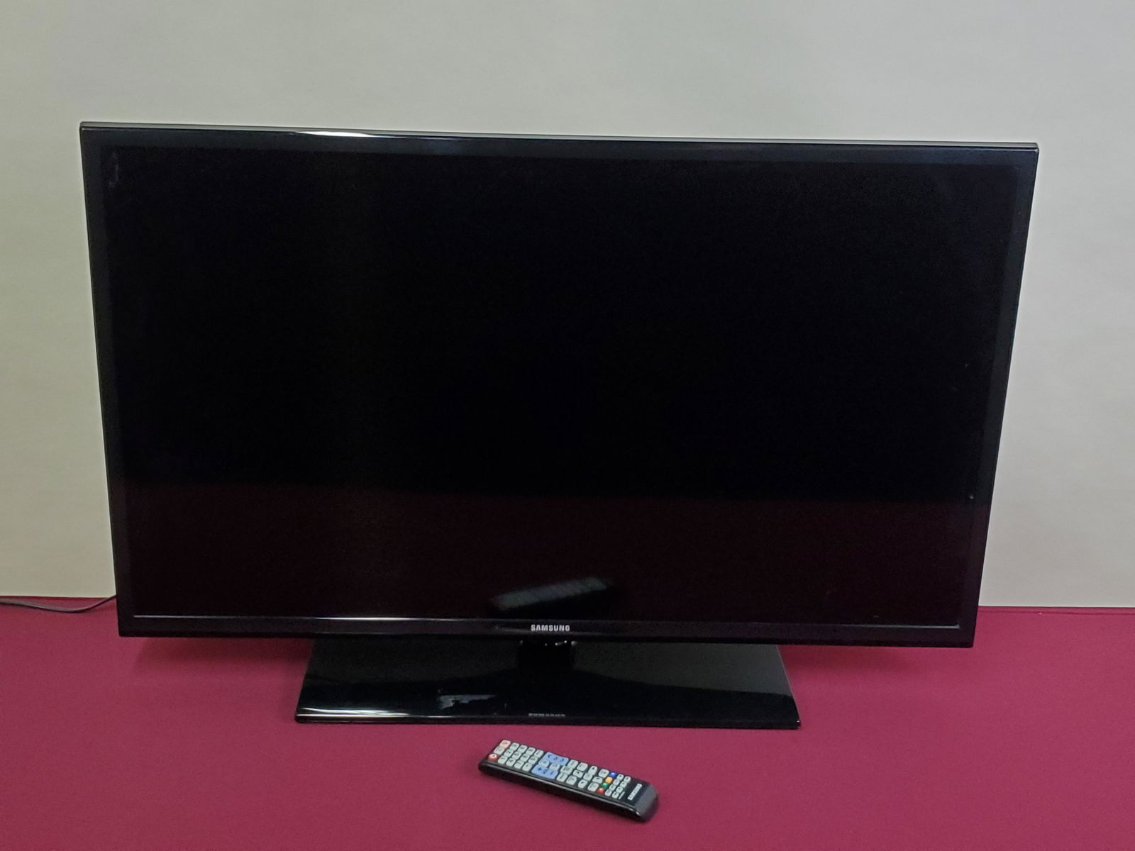 Samsung 39" LED TV (1 of 3)