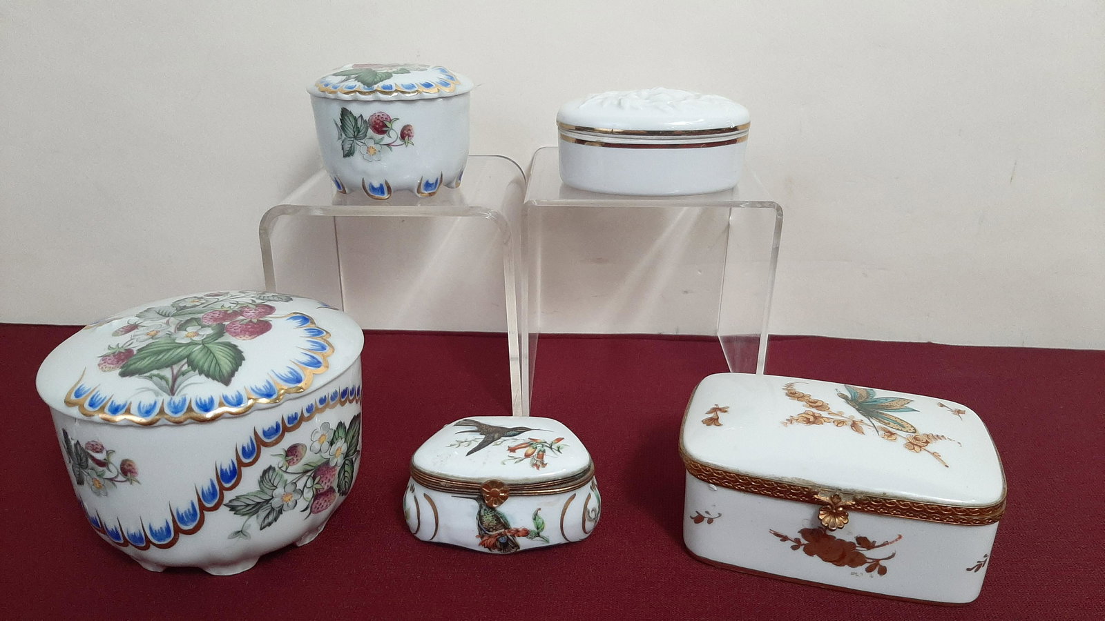 5 Limoges Boxes: 3" to 4 3/4" wide X 1 1/4" to 2 3/4" high. Note repair. IMPORTANT: Before bidding, please read the terms and conditions below. When you registered for the auction you agreed to these terms and will be