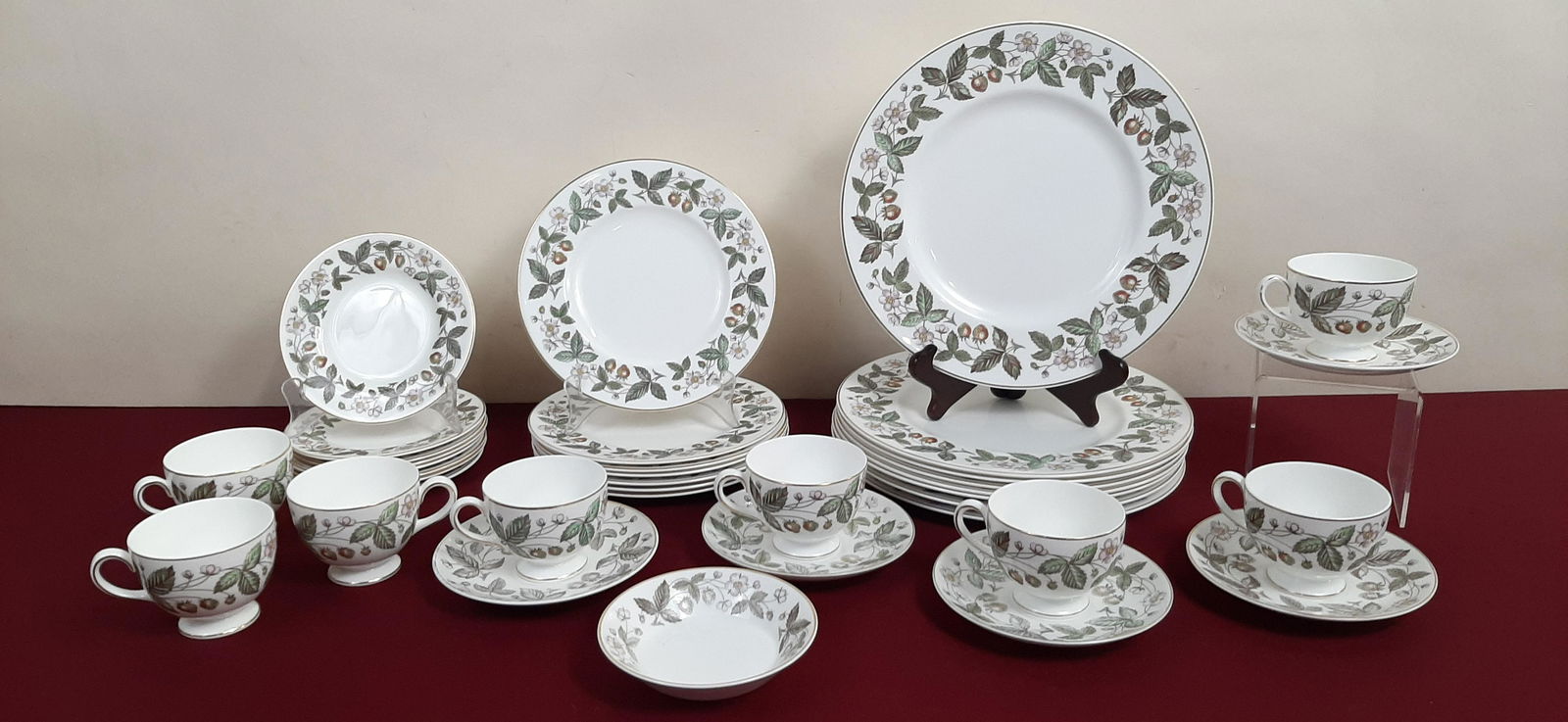 36 Pcs Wedgwood "Strawberry Hill" Dinnerware (1 of 3)