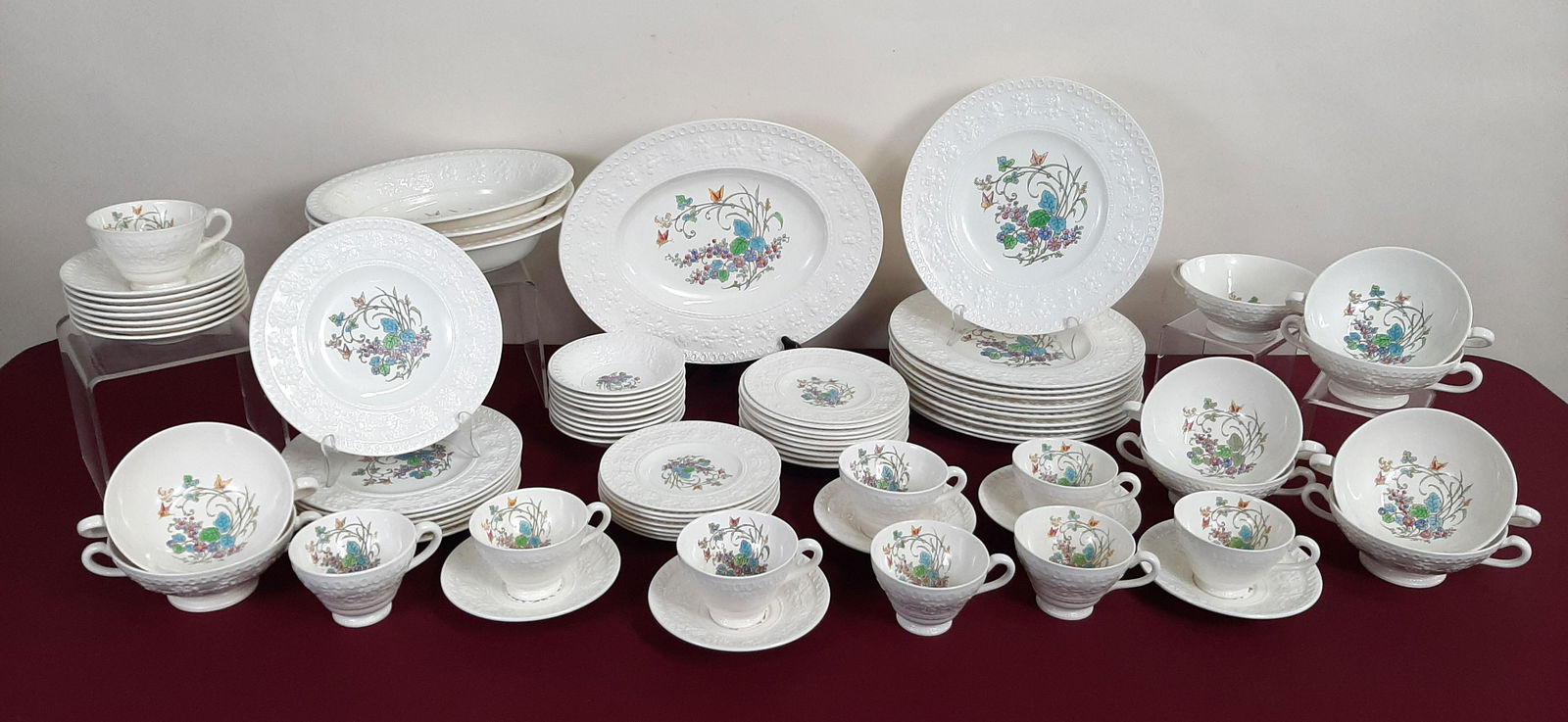76 Pcs Wedgwood "Montreal" Dinnerware (1 of 3)