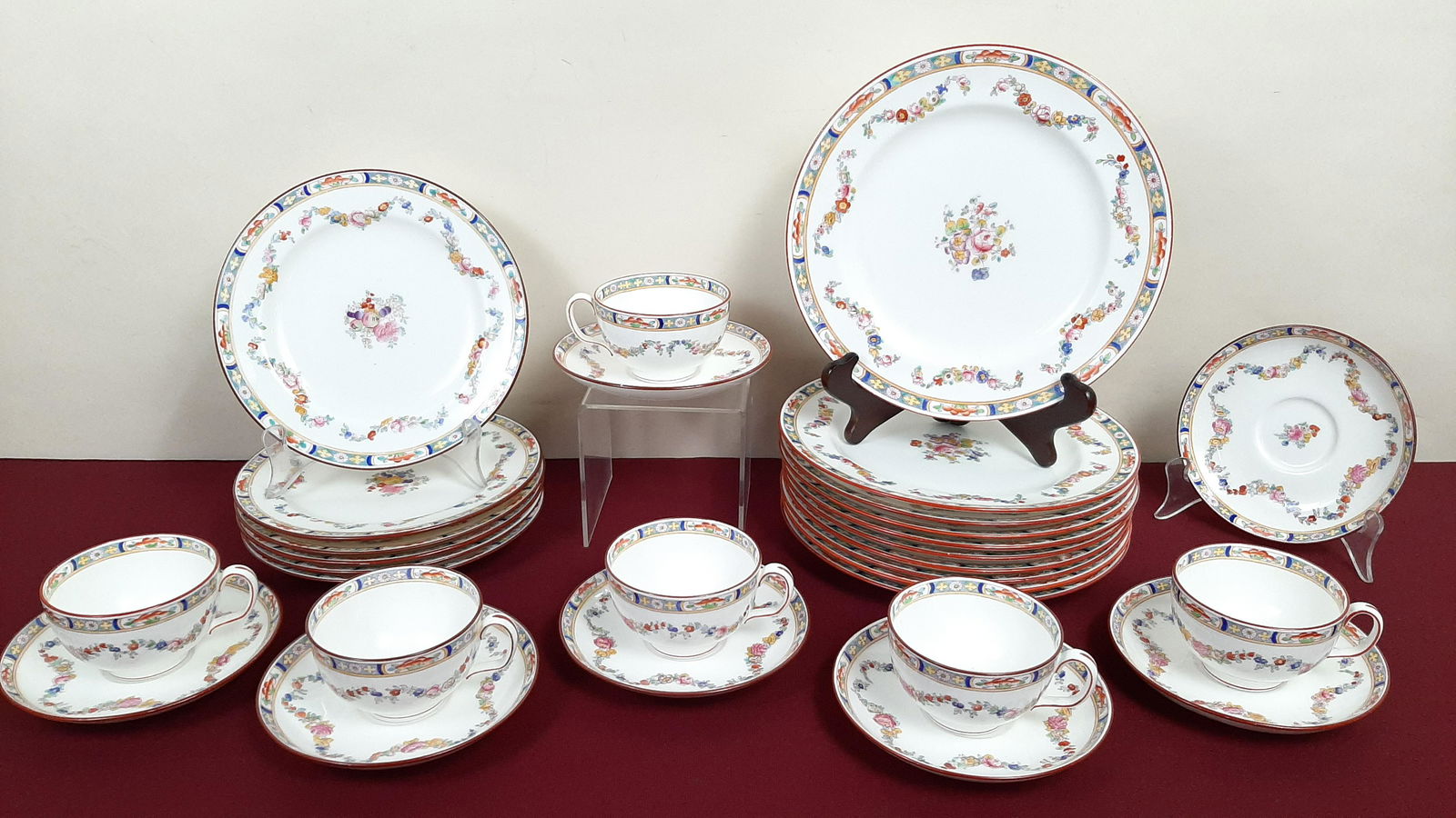 29 Pcs Minton's Rose Dinnerware (1 of 4)