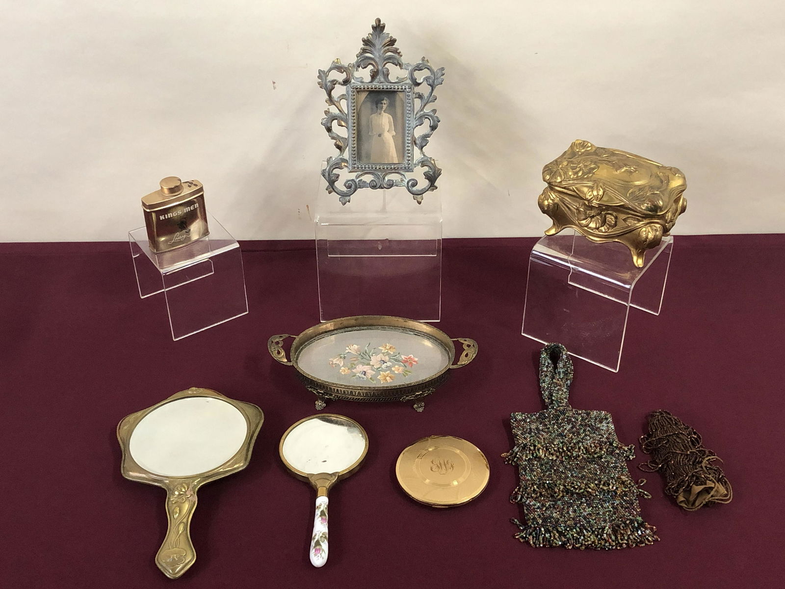 9 Pcs Dresser Items and Beaded Bags (1 of 10)