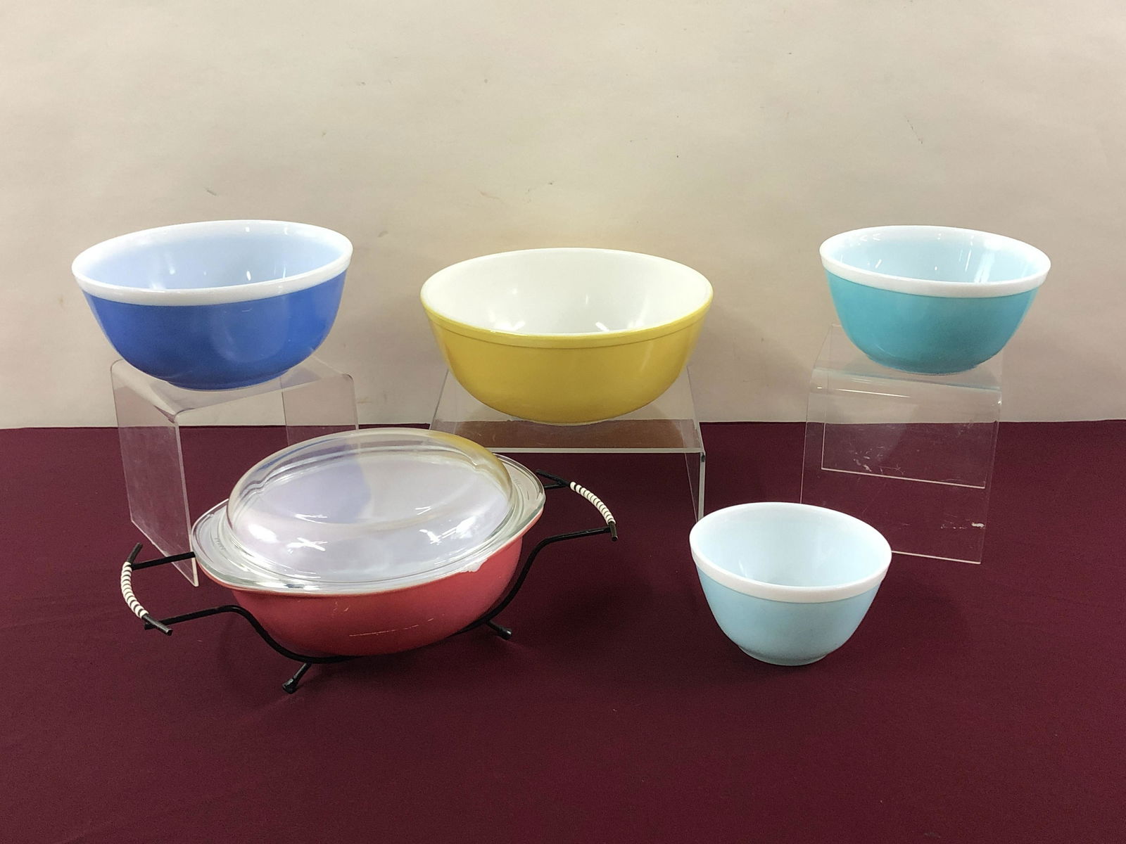 5 Pcs Pyrex Including 4 Nesting Bowls (1 of 7)