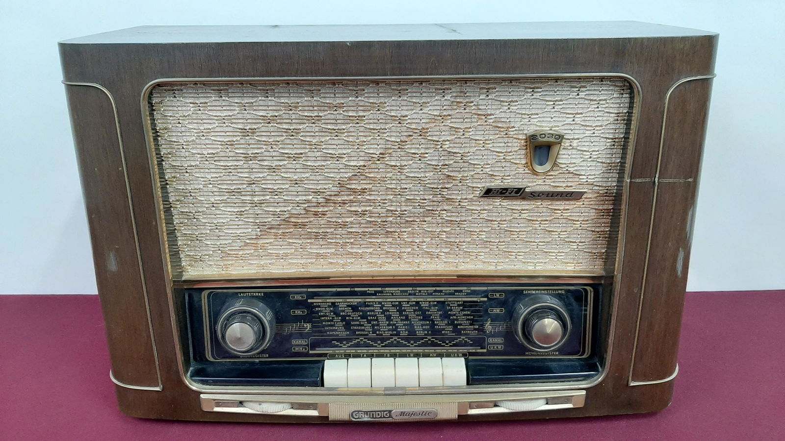 Grundig Majestic Radio (1 of 6)